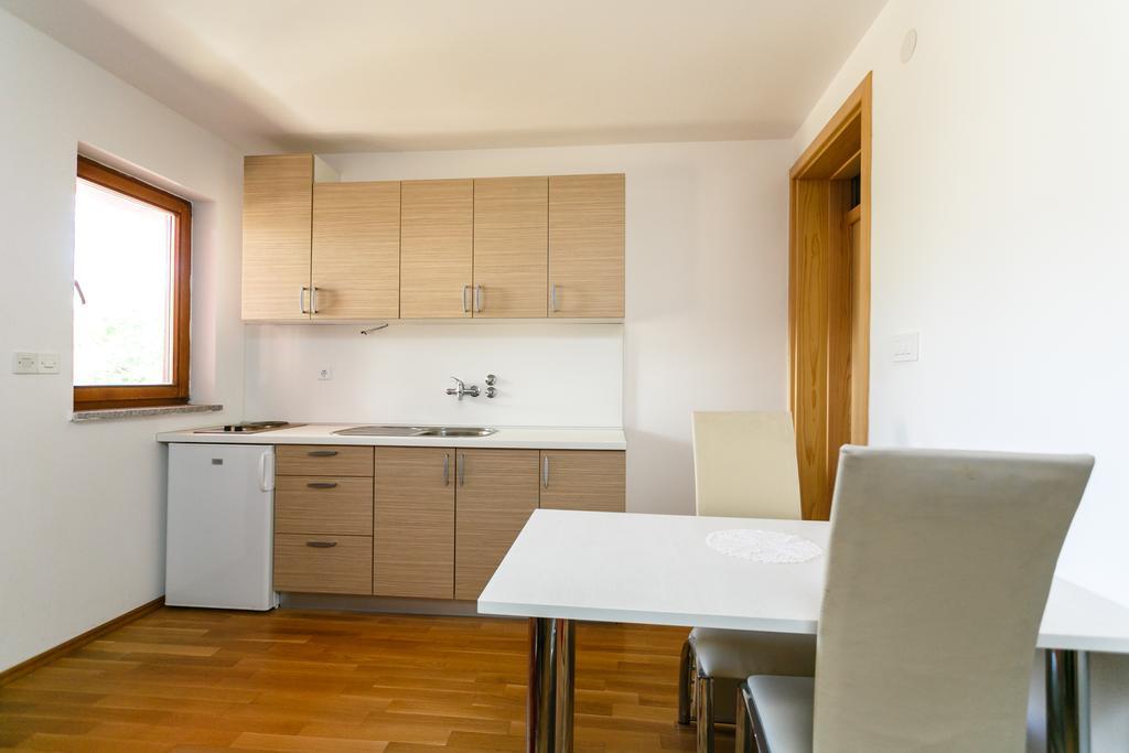 Apartments Josip Pinezići Eksteriør bilde