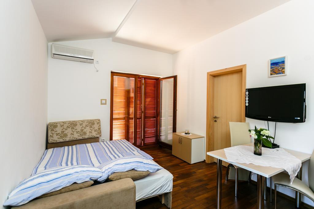 Apartments Josip Pinezići Rom bilde