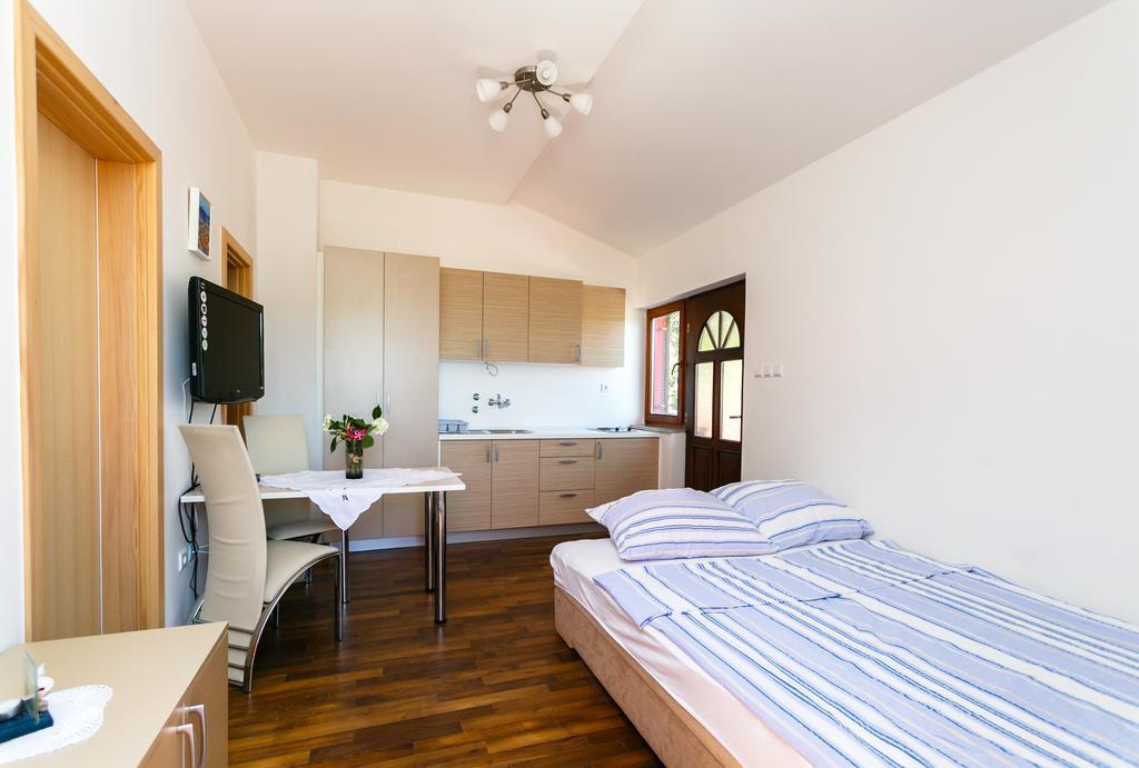 Apartments Josip Pinezići Rom bilde