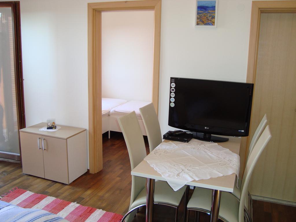 Apartments Josip Pinezići Eksteriør bilde